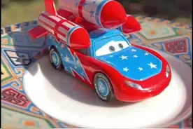 闪电麦昆蛋糕和玩具#安全驾驶注意安全 #分享有趣的视频 #惊险刺激 #有趣视频封面