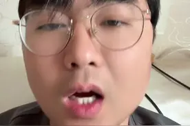 十倍做空美股从被嘲笑到被网友恭喜 【美股遭遇五年来最惨烈一周 纳指跌入技术性熊市】美股遭遇五年来最惨烈一周，纳指跌入技术性熊市。 ①美东时间周五，美股三大指数大幅收跌，标普500指数跌5.97%，创2020年3月以来最大单日跌幅；本周收跌9.08%，创2020年3月以来最大单周跌幅。纳指跌5.82%，较历史最高收盘纪录下跌超过20%，确认进入技术性熊市区间。道指跌5.50%，收盘较历史最高收盘纪录低逾10%，确认进入修正区间。 ②欧洲主要股指均大幅收跌，德国DAX30指数跌4.95%，英国富时100指数跌4.95%，法国CAC40指数跌4.26%，欧洲斯托克50指数跌4.59%。 ③布伦特原油期货收于65.58美元/桶，跌幅6.5%。创下自2021年8月以来的最低水平。美国WTI原油期货收于61.99美元/桶，跌幅为7.4%。COMEX黄金期货跌2.1%，报3056美元/盎司。COMEX白银期货跌7.65%，报29.53美元/盎司。#美股 #美股大跌 #美股熔断视频封面