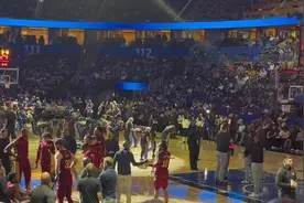 奥兰多主场拉拉队都是老年广场舞，不愧养老州。视频封面