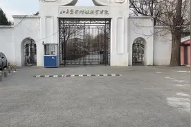 毕业多年， 老同学都各奔东西了。 #学生时代 #校园生活视频封面