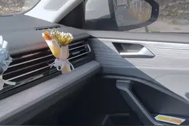 速腾汽车，倒车时后视镜自动下翻怎么设置 很多人速腾车友都不知道，倒车时后视镜自动下翻怎么设置？#速腾车友会 #速腾视频封面