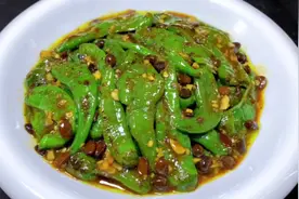 炒虎皮青椒，切记不要直接下锅炒，教你正确技巧，香辣过瘾又下饭