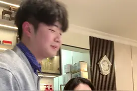 一首《只要你还需要我》唱出了哥哥对小墁的所有真情实感，听的我们在场的人都感动的热泪盈眶，两个小年青的这段长达3年之久的感情，坎坎坷坷、分分合合，这其中的不易与艰辛恐怕只有他们两人才能真正体会的到，希望2个孩子最终能有缘份走到一起！#真人真唱 #歌词句句入#我们一起加油 心视频封面