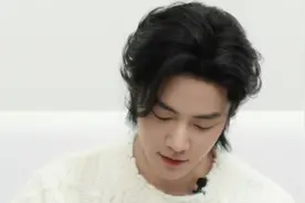 开小灶是肖战代言里面最特殊的品牌，对于小飞侠有特殊的意义