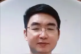 手指夹伤出现甲下瘀血，千万别忍着！打孔排瘀轻松解决！#吕廷斌#硬核健康科普行动 #甲下瘀血 #指甲打孔#经验分享