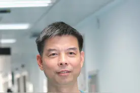 胸片和CT的区别#医学科普仅供参考 #胸片和ct的区别 #胸外科谢远财 #医者仁心敬佑生命 #CT视频封面