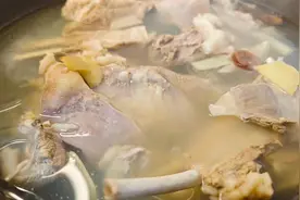 炖羊肉，切记不要乱加大料，记住这4放，汤鲜肉美，软烂脱骨