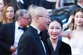 #管虎梁静allblack现身戛纳 好恩爱啊！真夫妻就是最甜的！#管虎 #梁静 #戛纳电影节红毯 #戛纳电影节视频封面