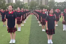 这身高是断崖式下跌啊😂女生VS男生 #班主任视角 #军训进行时视频封面