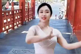 非遗文化山歌，结婚都提到槟榔，我们地方结婚还有另外的给新娘食槟榔红包钱。 我还记得我小孩时我姐姐出嫁，我和一个哥哥（习俗是要有一个比新娘大和一个比新娘小的兄弟）送她到村路口，我们还双手奉上槟榔，姐姐拉起衣脚接着，然后转头人才走呢。 你们有多少人经历过？视频封面