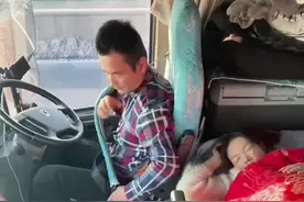 为什么大货车上都带有一个女人，你知道原因吗#汽车知识