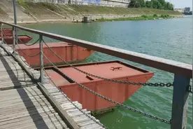 5月27日下午2时40分，有一群不明学生私自下河游泳，事后问明视频封面