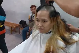 妹子长发染色后发质又难看，干脆放飞自我剃成光头，连眉毛都刮掉视频封面