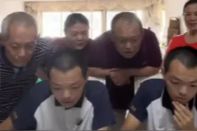 双倍快乐！湖南长沙，#长郡双胞胎兄弟高考成绩一样 都是688分。家人：想把他们上交国家，报效祖国