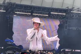 #邓紫棋成都演唱会 第一首开场！圆梦了！值得！#gem邓紫棋视频封面