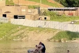 9月4日，连云港丹霞水库 ，一人溺水沉底 ，危机时刻，港城小伙 程恒杰潜到4米深水底，成功打捞上岸，经过10分钟不懈努力，溺水者恢复呼吸！为程恒杰和其他热心人点赞！ #连云港#连云港热门#连云港同城 #连云港市 #江苏视频封面