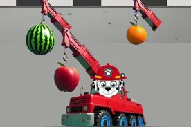 翻斗车欺负吊车和搅拌车 被吸走了颜色，启蒙早教儿童益智动画 #儿童动画 #益智动画 #汪汪队 #汪汪队立大功 #工程车玩具视频封面