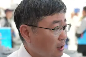 台军退役舰长吕礼诗：看了航展更能感受到 中美并驾齐驱 台军退役舰长吕礼诗在接受深圳卫视直新闻采访时表示，我们中国不仅是站起来了，而且还是强起来了。#上心上的是强劲中国心  #直击2024中国航展视频封面