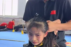 一声“妈妈”～心都碎了 先苦后甜，否极泰来！最好的贵人就是努力的自已！#自律的顶端就是享受孤独 #台上一分钟台下十年功 #柔韧性 #武术女孩陈嘉宝 #你的自律时间会给你答案