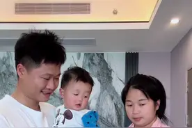 两兄弟第一次见面，我们幻想过无数次，还以为会打架，刚好相反，哥哥会拉弟弟的手，还会给弟弟拿东西吃#坐月子 #一家四口视频封面