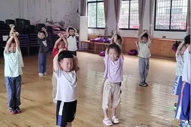 今天裤子老是夹屁股😬视频封面