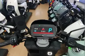 #小牛电动 小牛电动N系列智能锁，关闭电源后会自动开启龙头锁