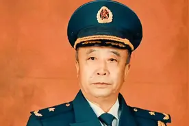 原十五军空降军副军长周继光将军莅临雄兴军体国防科普研学营地…视频封面