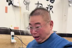俺哥这眼镜一戴跟老板一样，看看他吃饭会不会结账？ #华子哥的快乐生活视频封面