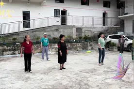 我们是武汉二十九中（现已退休的老同学组成的