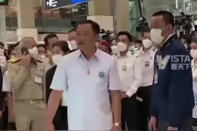 首批中国游客抵达泰国，泰副总理和两位部长赴机场迎接，并发表欢迎致辞，给予中国游客“英雄般欢迎”。视频封面