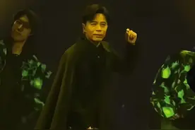 57岁李克勤唱跳俱佳，现场版秒针，这状态太好了！#娱乐圈 #音乐现场 #李克勤视频封面