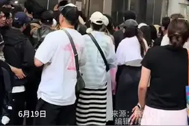 #Labubu黄牛价暴跌 受到官方补货影响，Labubu二级市场价格应声下跌。网友预测此次泡泡玛特补货量“可能是100多万个”“也可能是200多万个”。