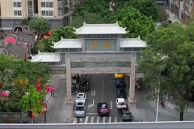 这是广东最豪横的村子，广州的土豪村猎德村，坐落于珠江边，与广州塔对望，和珠江新城为邻。银行直接开进村里，家家住豪华别墅，嫁女儿送保时捷，娶媳妇就送大别墅送法拉利，不少美女挤破脑袋都想嫁的村子，俗话说：嫁给猎德佬数钱数到老，据说这个村里面，人均10套房，随便走出来一个脚踏拖鞋的大爷，身价可能都在千万，大家有没有知道，怎么样才能嫁进去，麻烦悄悄的告诉小编我#猎徳村#广州视频封面