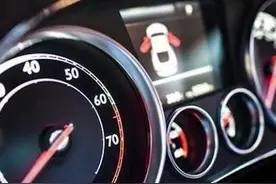 起步后踩刹车转数会上升 主持人：这是人的动静吗#汽车人共创计划 #汽车知识 #抖音汽车 @拜托了飞哥 @老司机屈爷视频封面