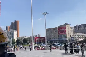 也不知道扬州万达广场直升机来干嘛的