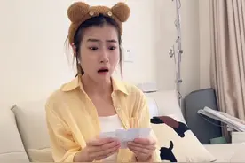 快找身边傻傻的朋友玩！#国庆假期的打开方式 #整蛊 #整蛊好友 #适合恶搞男友的方法视频封面