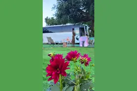 历时3个月，自己打造的大巴房车今天终于踏上了旅程，第一站大理 #旅居生活 #住进风景里 #房车旅行 #远离城市的喧嚣 #大理视频封面