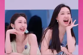 小婉管乐一来整个场子都热闹起来了，姐怎么能抽象成这样#小婉管乐 #张小婉 #管乐 #乘风2025 #搞笑视频封面