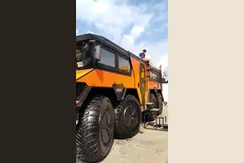 俄罗斯布拉克“Burlak” 8x8全地形越野车，800毫米离地间隙，车长10米，车宽3米#汽车 #越野 #全地形车 视频封面