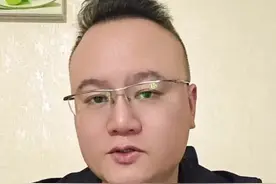 套圈老板拿百万玛莎拉蒂当奖品，套中摆件就开走！ #老板回应套圈礼品有玛莎拉蒂 #玛莎拉蒂总裁 #套圈 #热评 #热点视频封面