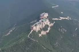 山西临汾洪洞县大山上的千年古建筑，青龙山玄帝宫，被当地人称为 小布达拉宫#探索发现 #内容启发搜索 #这里是山西 #古建筑之美 #旅行推荐官视频封面