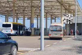 空姐的气质高雅，让人感到她们的专业和自信。#空姐的日常视频封面