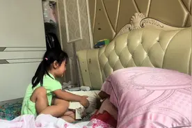 天天被姐姐欺负😂😂这姐姐真虎啊，同情我胖泽#姐俩日常