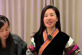 这是昨天去参加活动的记录，能受到邀请真的很荣幸，我去只有两个目的，第一通过曝光让更多人知道世界的角落还有我们寻亲这样的一个群，让大家知道还有很多父母在苦苦等待。第二我是个俗人普通人我去追星看明星的。我没有想到这么大的舞台上有一天会站上去我，我希望我争取来的那一点微弱的光能照在寻亲群体身上，马上就要过年了，流落在外不敢站出来采血的兄弟姐妹们，你们的爸爸妈妈还在苦苦的等待，早日回家，愿天下无拐。#记录真实生活 #平凡生活视频封面