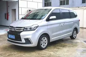 新到19年上牌华颂豪华七座商务车 性价比最高的MPV 没有之一  2视频封面