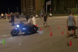 #每个男人都有一个机车梦 #无极cu525 看看车友压弯 水平杠杠的视频封面