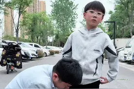 小男孩突然喊妈妈，没想到是为了救我！#暖阳欣小丫 @欣小丫•K99 @卢小齐·K99