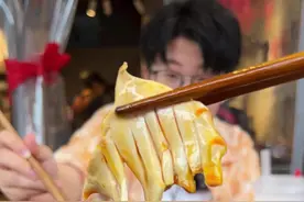 这家的菜品真的一万个赞！从锅底捞出甘蔗的那一刻就觉得真的有点东西！#重庆火锅 #抖音美食推荐官 #没有什么是一顿火锅解决不了 #吃货日常 #无辣不欢 #妈呀太香了 @DOU+小助手