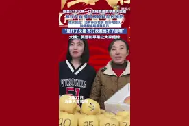 烟台57岁大姨一口流利英语卖苹果火出圈，和侄女直播时被质疑是包装的，侄女：没有什么包装，也没有团队，拍摄脚本都是我自己。大姨：英语和苹果让大家结缘