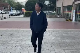 那些年我们见过的主任“饲料”#剧情 #演技派 #云南方言#一镜到底视频封面